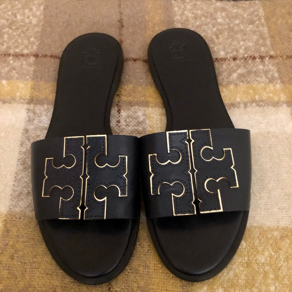 COPY - Tory Burch Navy Blue Slide 8.5. 😍